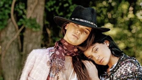 Кендъл и Кайли Дженър говорят за своя живот „под микроскоп“