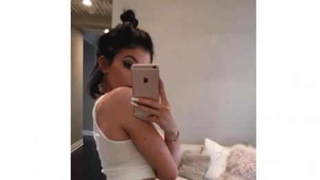 Сестрата на Ким се похвали с изкуствено дупе за 44$