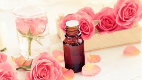 Продукти с розово масло - успокояват и пречистват кожата