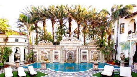 Имението на покойния Джани Версаче е пред фалит