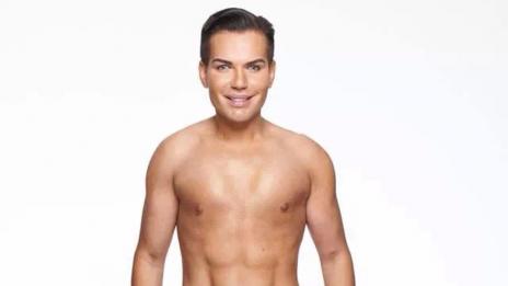 Мъж похарчи 250 хиляди долара, за да се превърне в куклата Кен