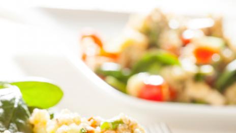 Хитри начини да заредите салатата си с повече протеини