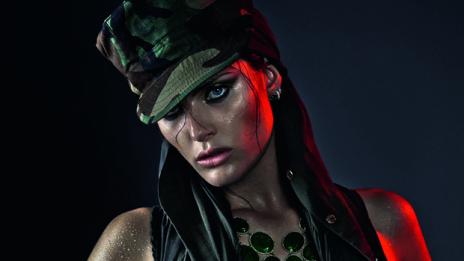 Исабели Фонтана - потна и гореща