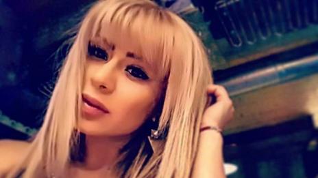 Чар или бедствие: Ася Капчикова напълни пазвата със силикон