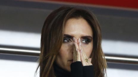 Виктория се съблича често гола пред служителите си