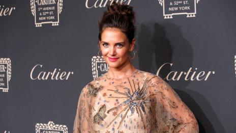 Сциентологията държи Кейти Холмс, може да изгуби Сури