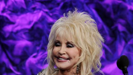 Гърдите на Доли Партън струват 700 хил. евро