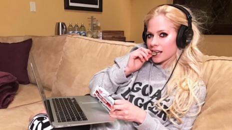 Аврил Лавин – най-опасната знаменитост в интернет