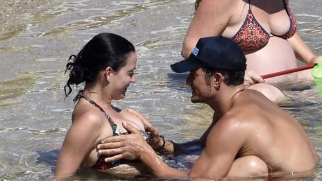 Плажна еротика: Орландо "мачка" похотливо Кейти