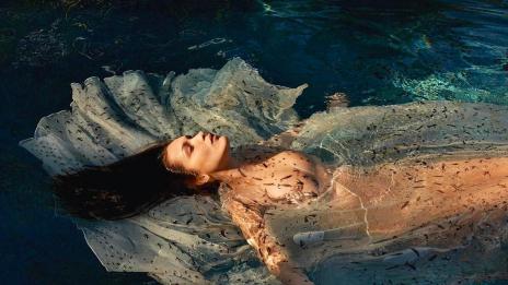 Тяло на седмицата: Хамелеонът Бела Хадид