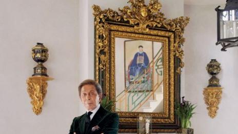 Дизайнерът Валентино показа френския си замък