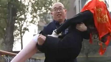 Китайски инженер си направи робот и се ожени за него