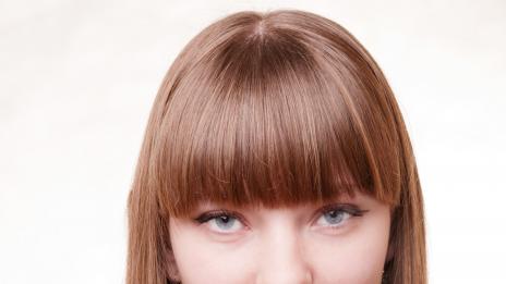 Защо очите променят цвета си спрямо облеклото