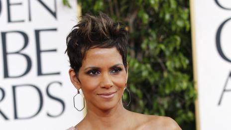 Хали Бери е доволна, че е станала майка след 40