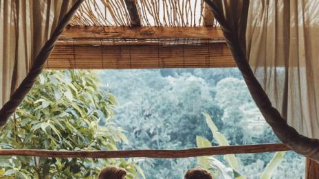 Двойка печели от споделяне на пътешествията си