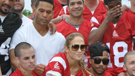 Джей Ло танцува Gangnam Style на футболен мач (видео)