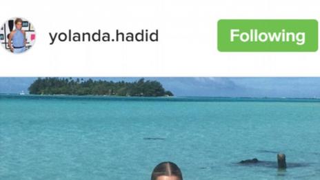 52-годишен сексапил с майката на Джиджи и Бела Хадид