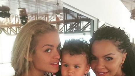 Яна и Петко показаха сина си Доменик