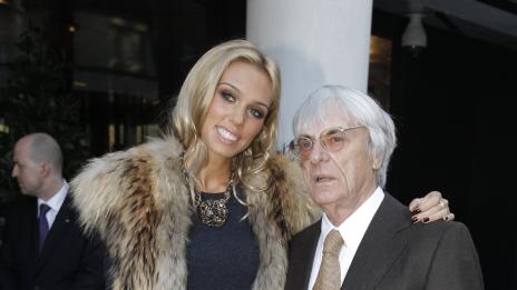 Петра Екълстоун дарява стари обувки