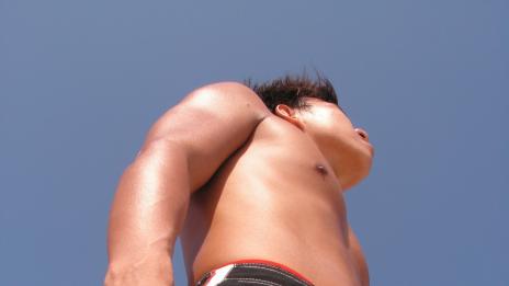 Влиятелните мъже се мислят за по-високи