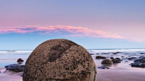 Мистериозни камъни под формата на гигантски яйца