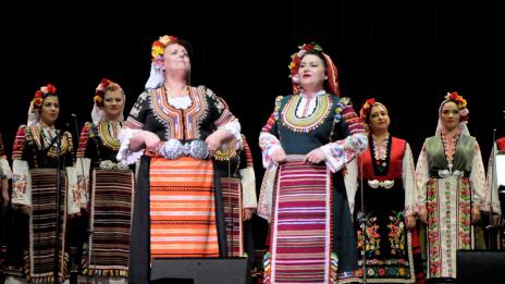 Хорът „Мистерия на българските гласове“ с флашмоб в Париж