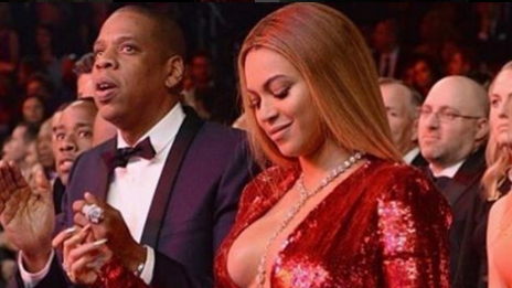 Близнаците на Бионсе със златни биберони и кошчета