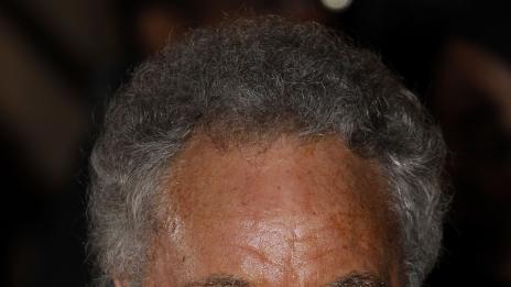 Том Джоунс става актьор