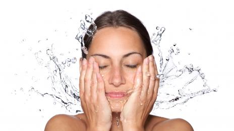 Кой е продуктът за най-ефективно почистване на кожата на лицето?