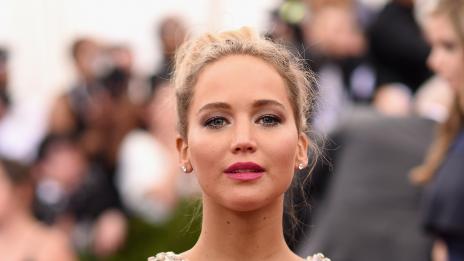 Дженифър Лорънс ще си търси гадже в Багдад