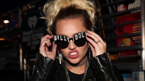 Майли отменя сватбата?