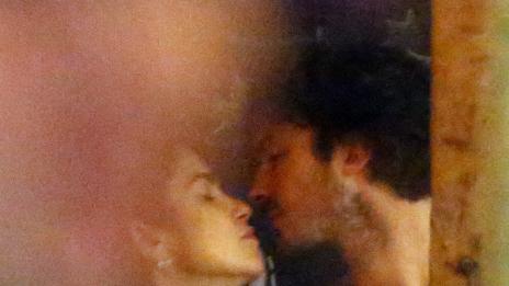 Любовната идилия на младоженците Иън и Ники