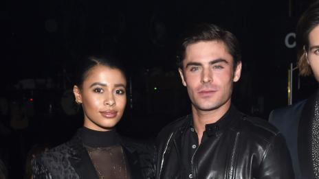 Зак Ефрон скъса с приятелката си – кръшкала му