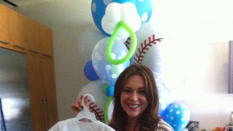 Алиса Милано празнува бебешко парти с Доджърс