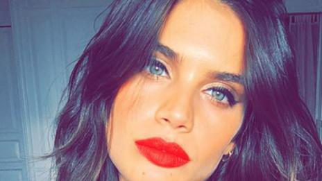 Триковете на звездите за красотата им