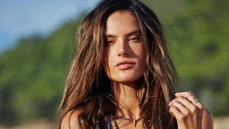 Спомени за лятото с Алесандра Амброзио