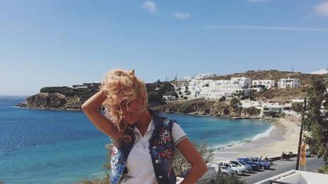 Златка Райкова разпуска на Миконос без гаджето