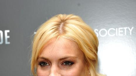 Линдзи снима реклама под домашен арест
