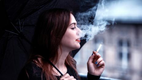 Защо пушенето ви помага да отслабнете? Но не пробвайте!