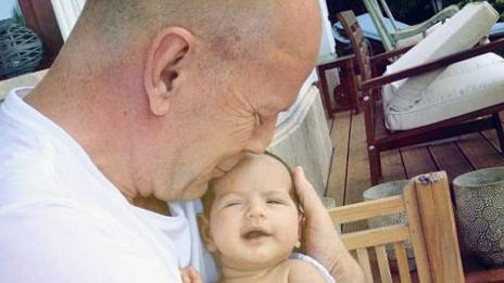 Ето го и бебето на Брус Уилис