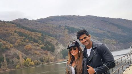 Енджи Касабие е бременна с близначки