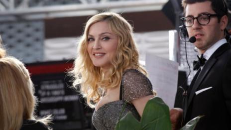 Най-секси разстояние между зъбите – търсете го при Мадона