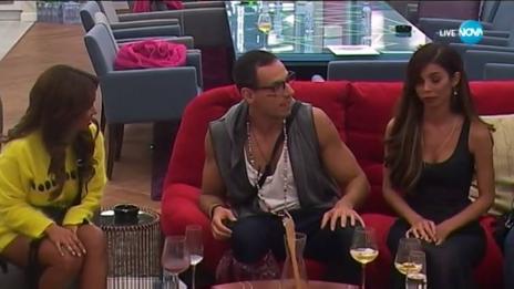 Мегз стъписа Мария: Ти си компаньонка!