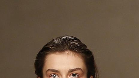 Лесна прическа, но елегантна и с класа