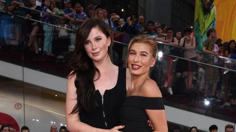 Хейли и Айрланд Болдуин си направиха еднакви татуировки