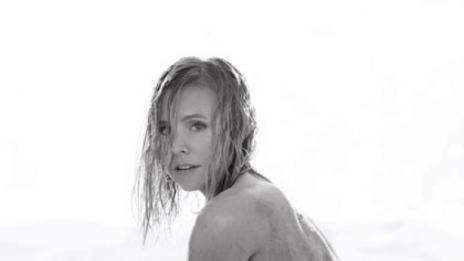 Кристен Бел и Джена Дюан-Тейтъм с ентусиазъм свалят дрехите