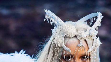 Риана – неузнаваема и сякаш от друга планета