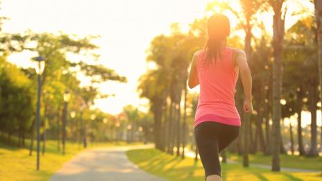 Трябва ли да се откажете от джогинга по време на цикъла си?