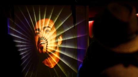 2 г. след смъртта му: Джордж Майкъл продължава да дарява