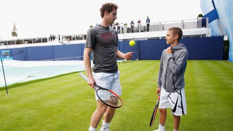 Ромео Бекъм поигра тенис с Анди Мъри